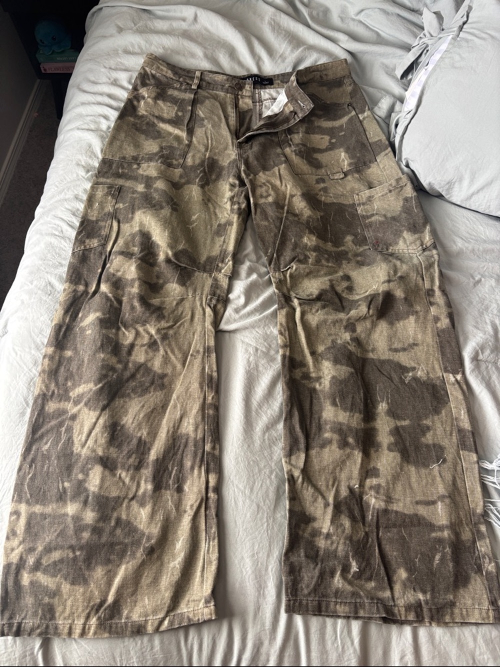 Lioness Cargo Pants in Olive Camo